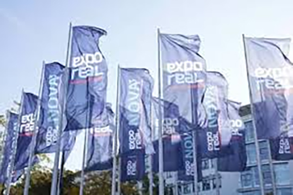 Expo Real Flags